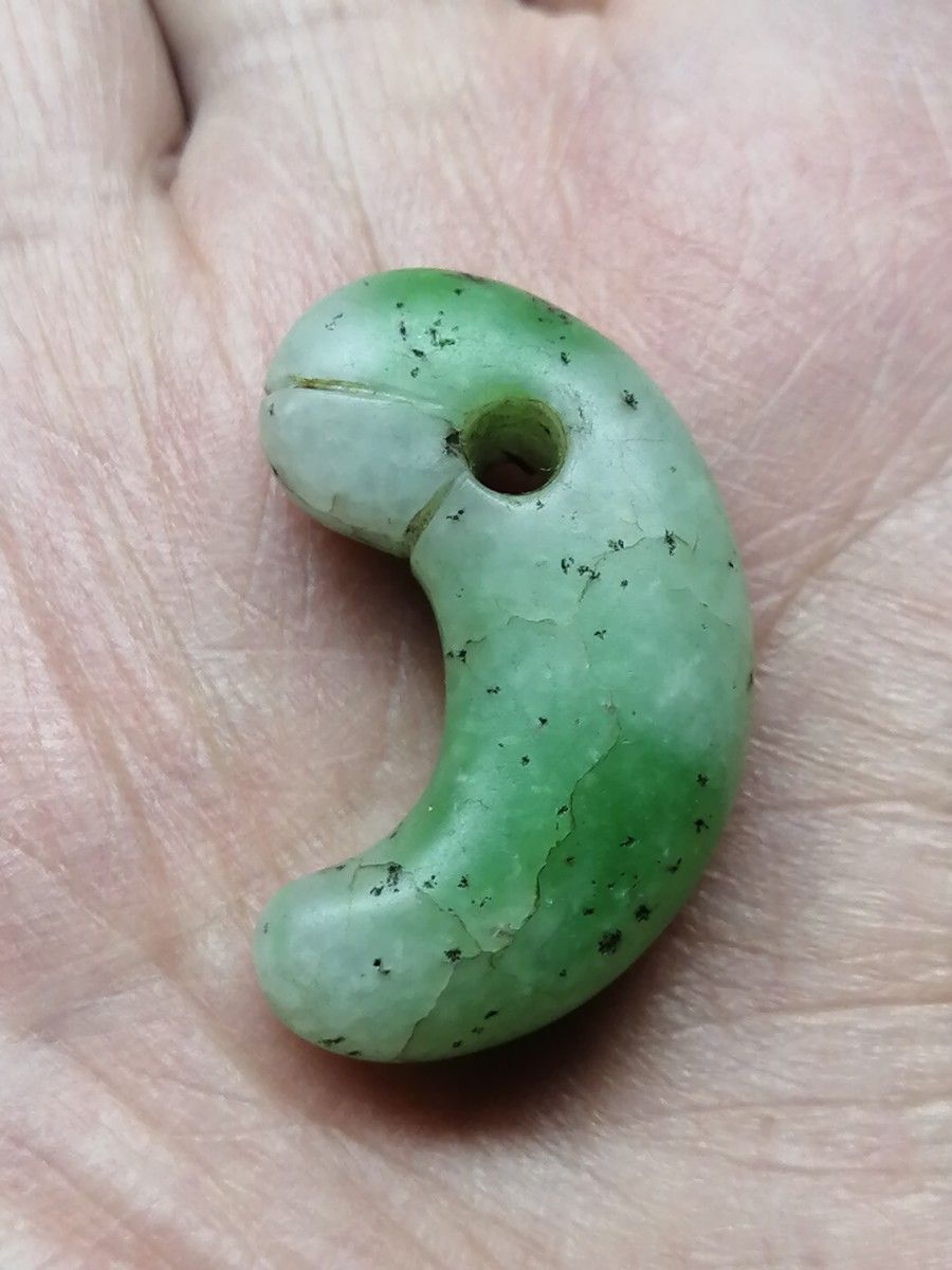 真正 古墳時代 翡翠勾玉 発掘品 古美術品 本物の古代翡翠の勾玉です