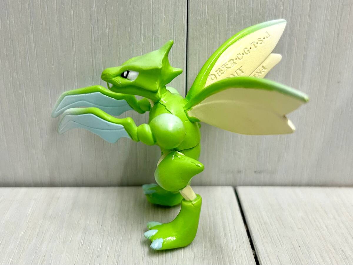 送料無料 モンコレ TOMY トミー ポケモン ストライク フィギュア