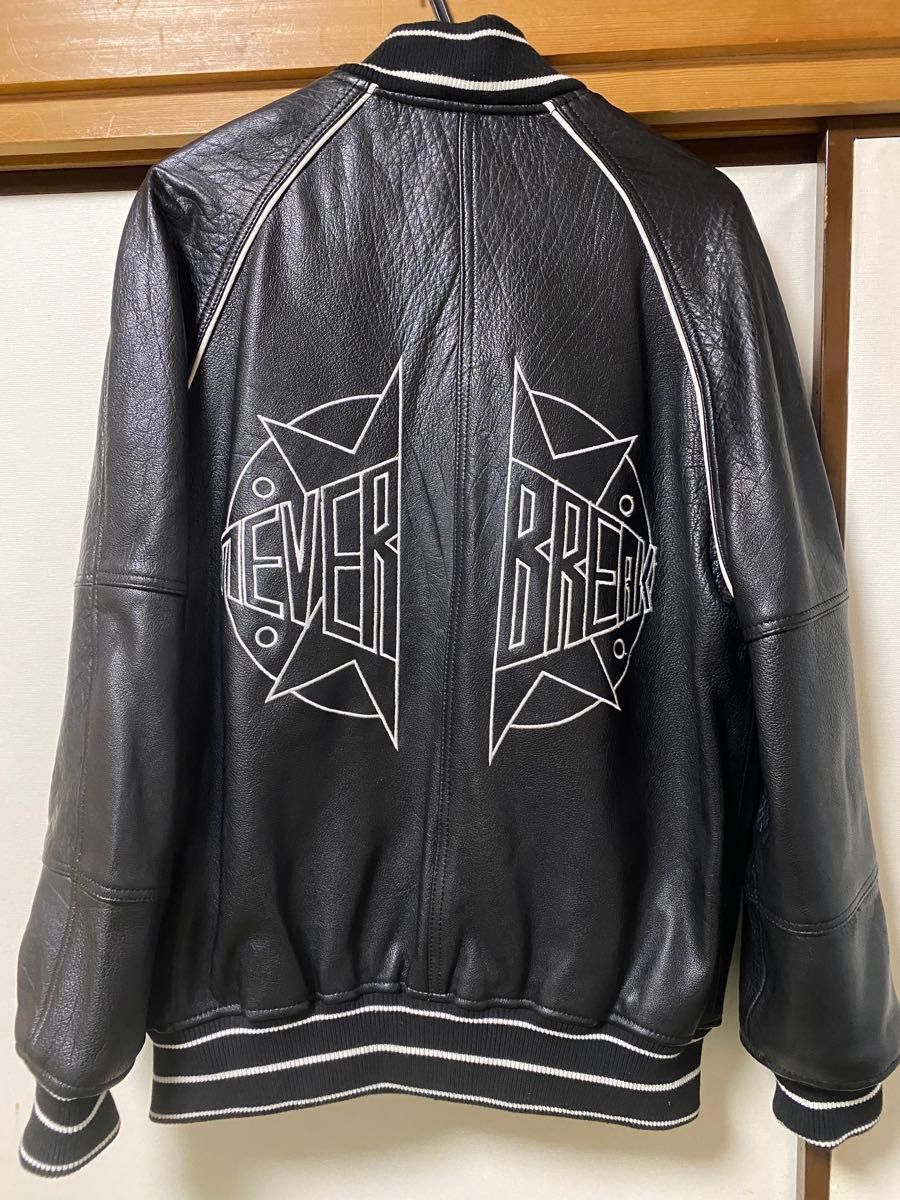 未使用品 ZARA 水牛革 レザーボンバージャケット スタジャン ロゴ刺繍