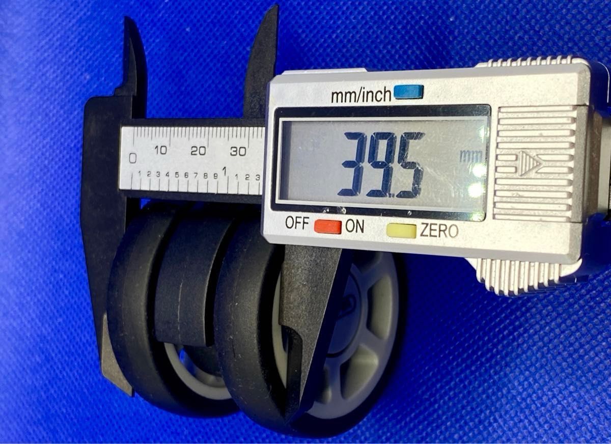 新品未使用 箱入 リモワ 純正ホイール 50mm 4輪用 ブラック ロゴマーク