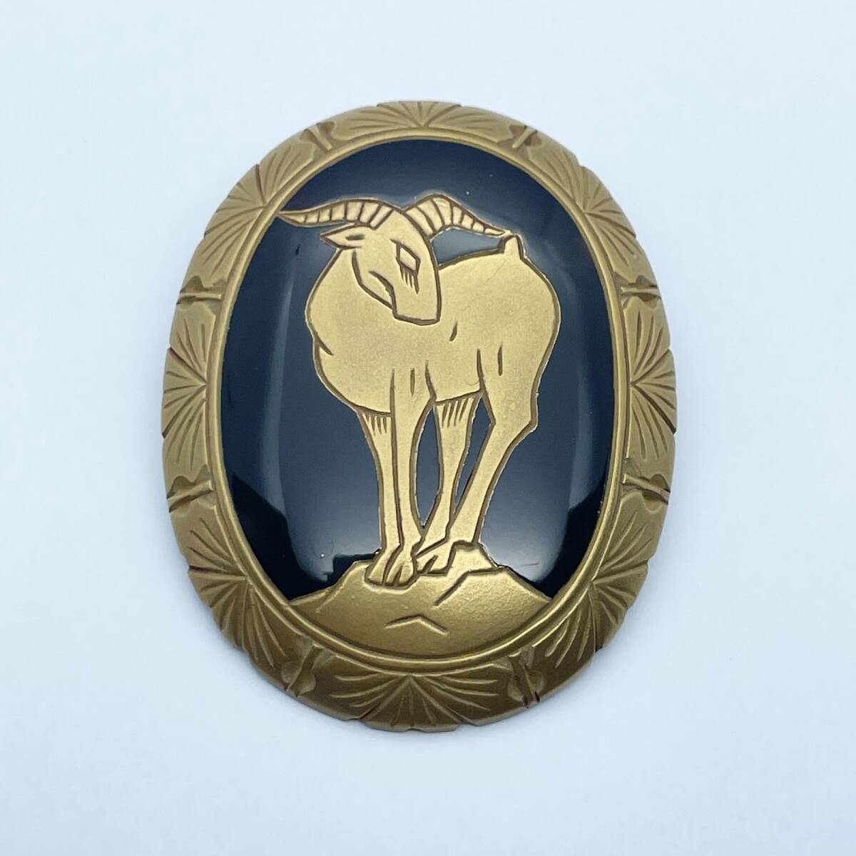 美品 ドンエーモリス ブローチ ゴールド×ブラック オーバル 羊 森暁雄