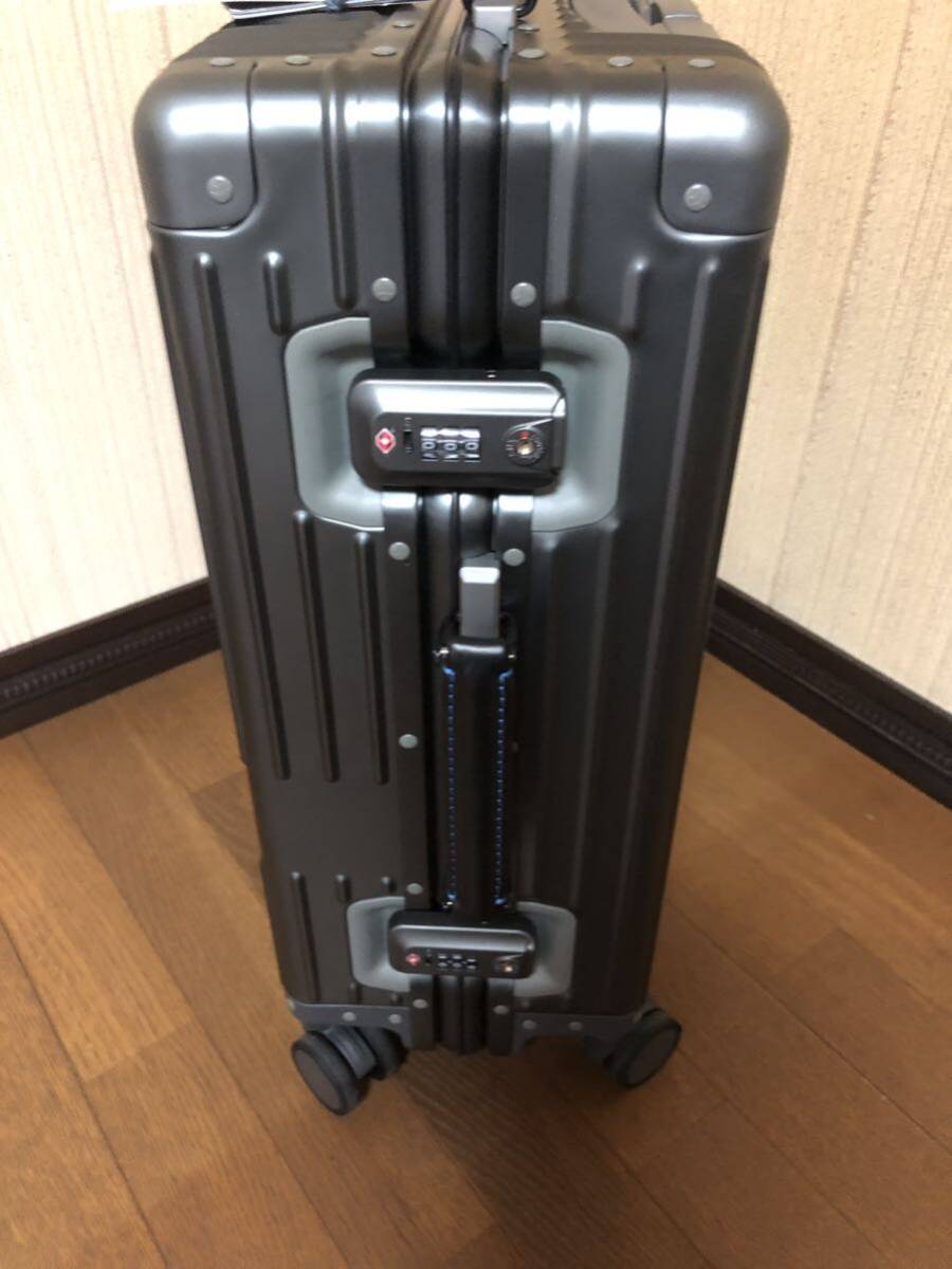 イノベーター Innovator アルミキャリーケース 36L シルバー黒 楽天