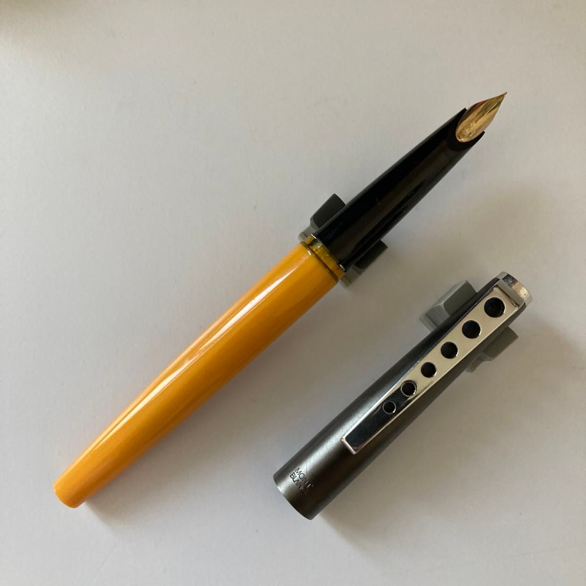 モンブランカレラ4色ボールペン