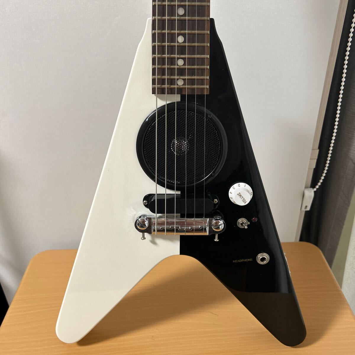 ◇K GARAGE SFV-180 フライングV アンプ内臓ミニギター