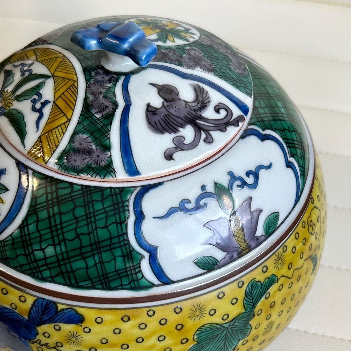 Amazon.co.jp: 1348 九谷 良山作 染錦花鳥図壺 獅子蓋 三段壺 飾り壺