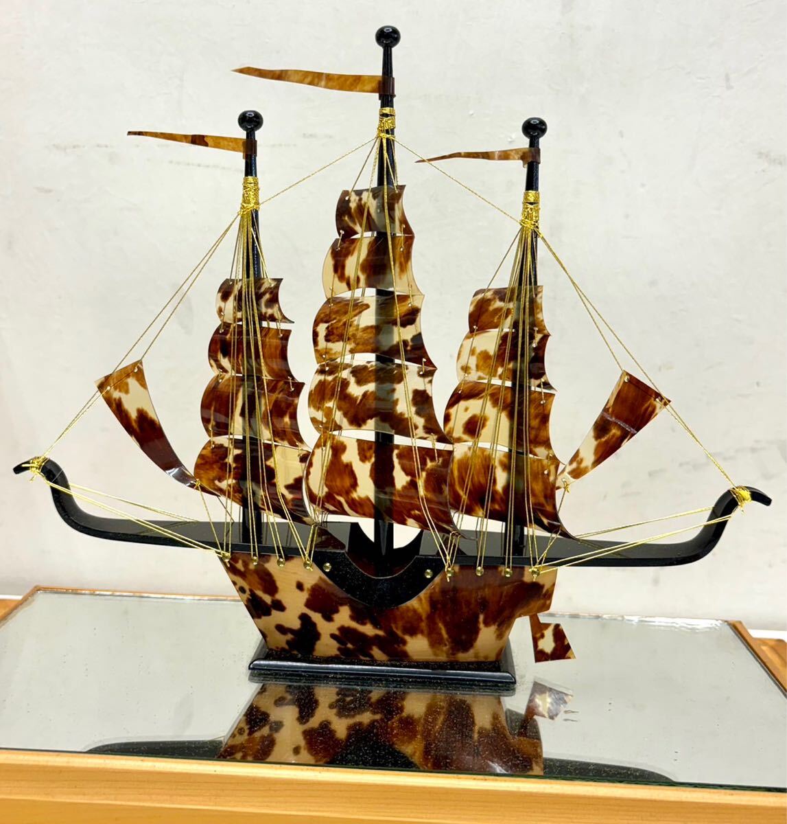 置物 鼈甲 べっ甲 -「べっこう 舟 ガラスケース付 A 鼈甲 船 置物