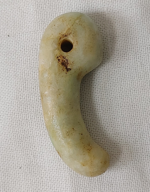 牙形勾玉 勾玉 -1- 土偶の世界 東京国立 縄文期 牙を模した