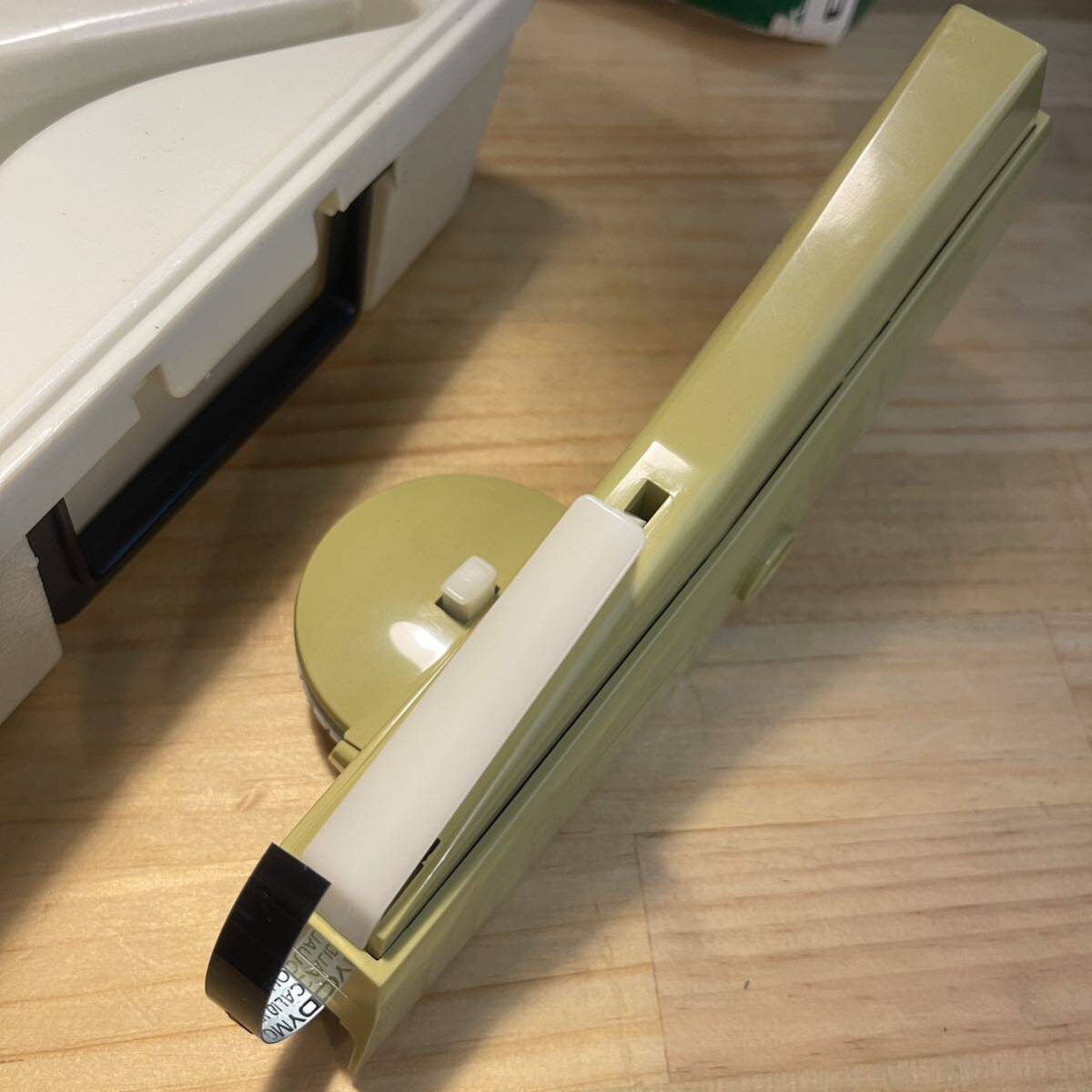 製品保証 【文字が繋がる筆記体・文字盤4個】ダイモ テープライター M