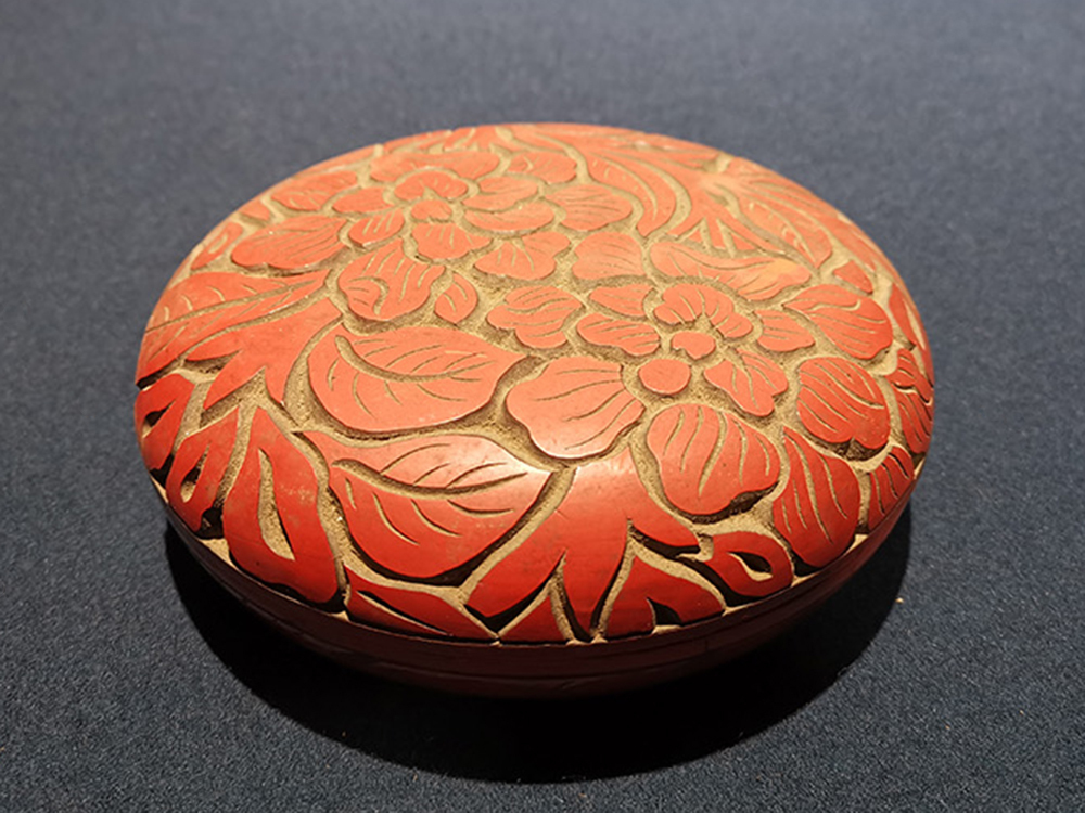 青花透かし彫りの高い足 果物盤果盆 景徳鎮 陶磁器 応接間テーブル