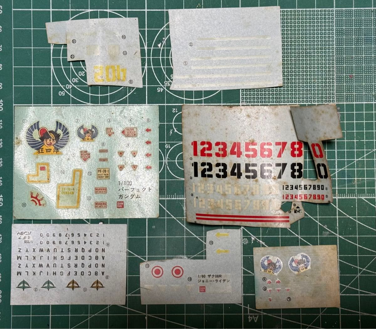 ガンプラ引退品、工具、塗料関連、水転写式デカールまとめ売り