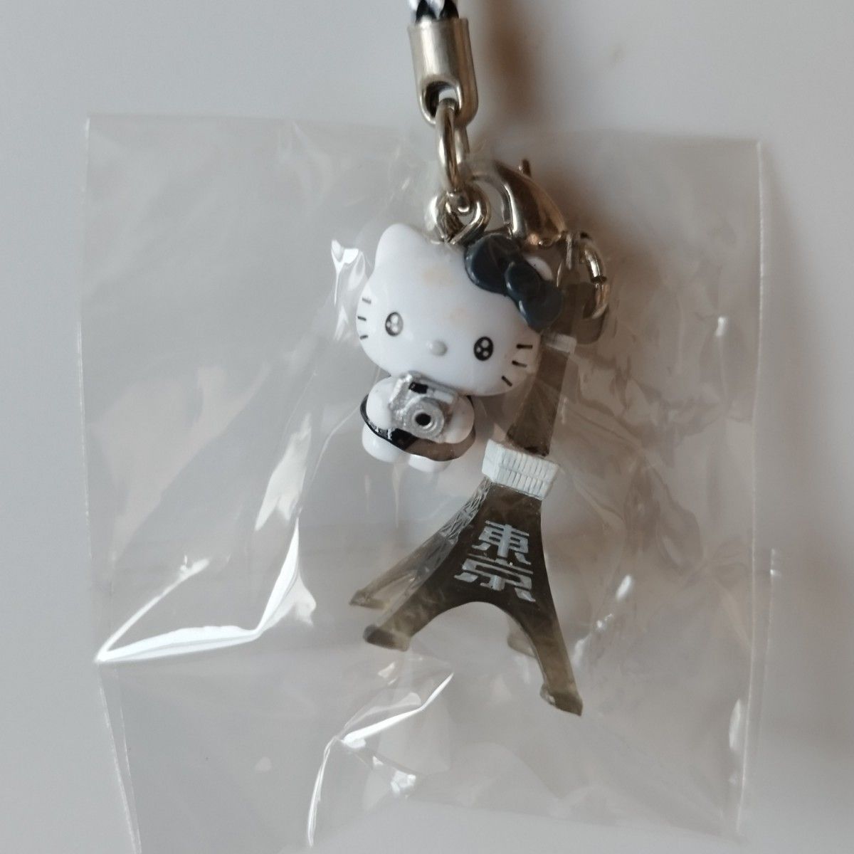 ハローキティ 東京限定 東京タワーバージョン モノクロ 根付け