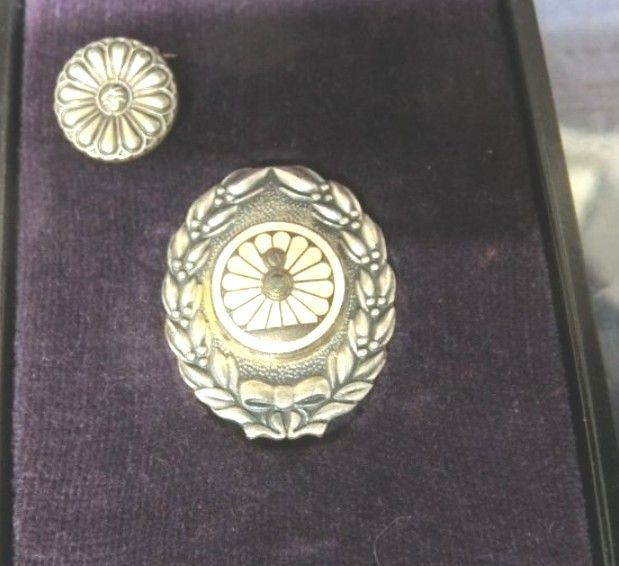 日本国有鉄道功績章 純銀刻印 国鉄 鉄道グッズ 銀 シルバー バッジ 2個