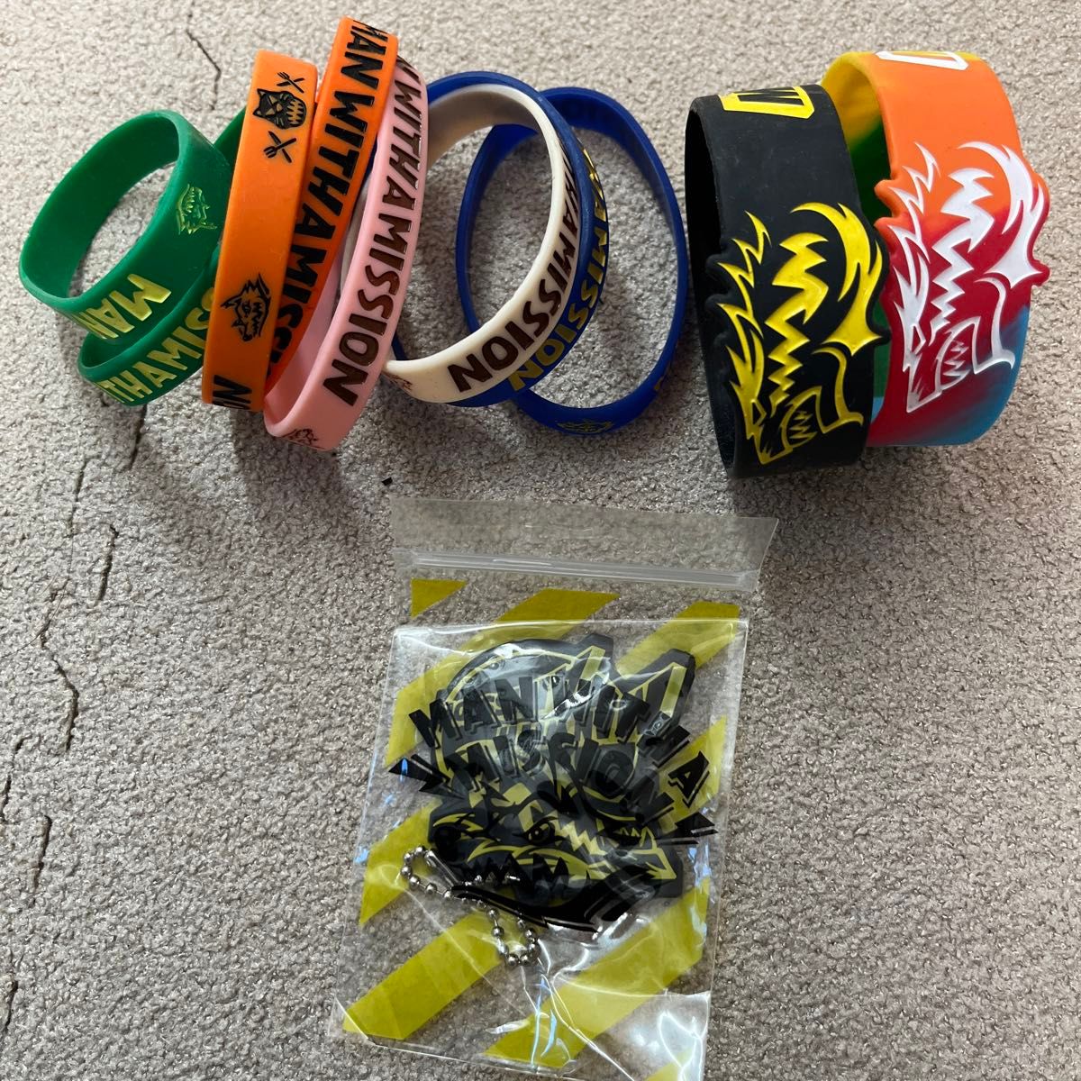 MAN WITH A MISSION ラバーバンド 黒×紺 ラメ入り 新品（開封済）Tシャツ