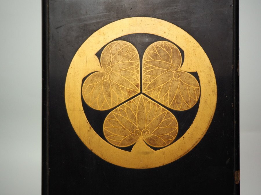 Yahoo!オークション - 【治】時代黒漆 徳川家葵御紋 長方箱 幅 57cm