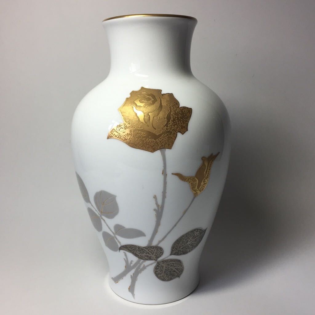 2165 大倉陶園 OKURA 花瓶 フラワーベース 金縁染付花蝶鳥文花瓶