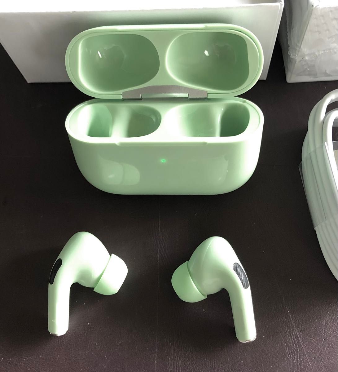 AirPods Pro 第2世代 互換品 Bluetoothイヤホン 薄黄緑色 外箱付