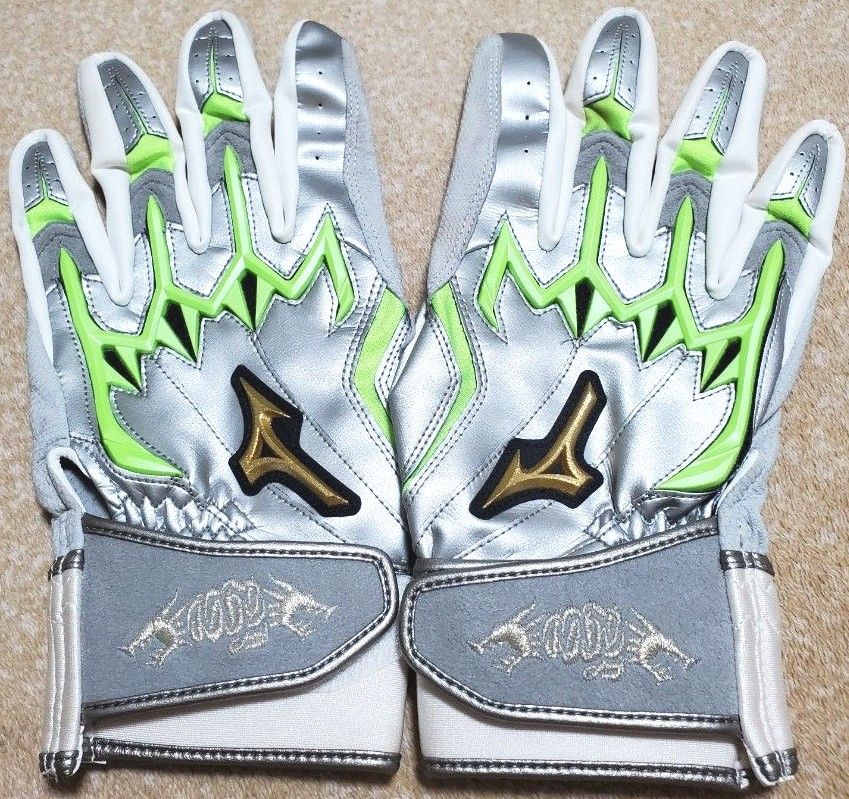 東京ヤクルトスワローズ 村上 選手 実使用 バッティンググローブ 支給