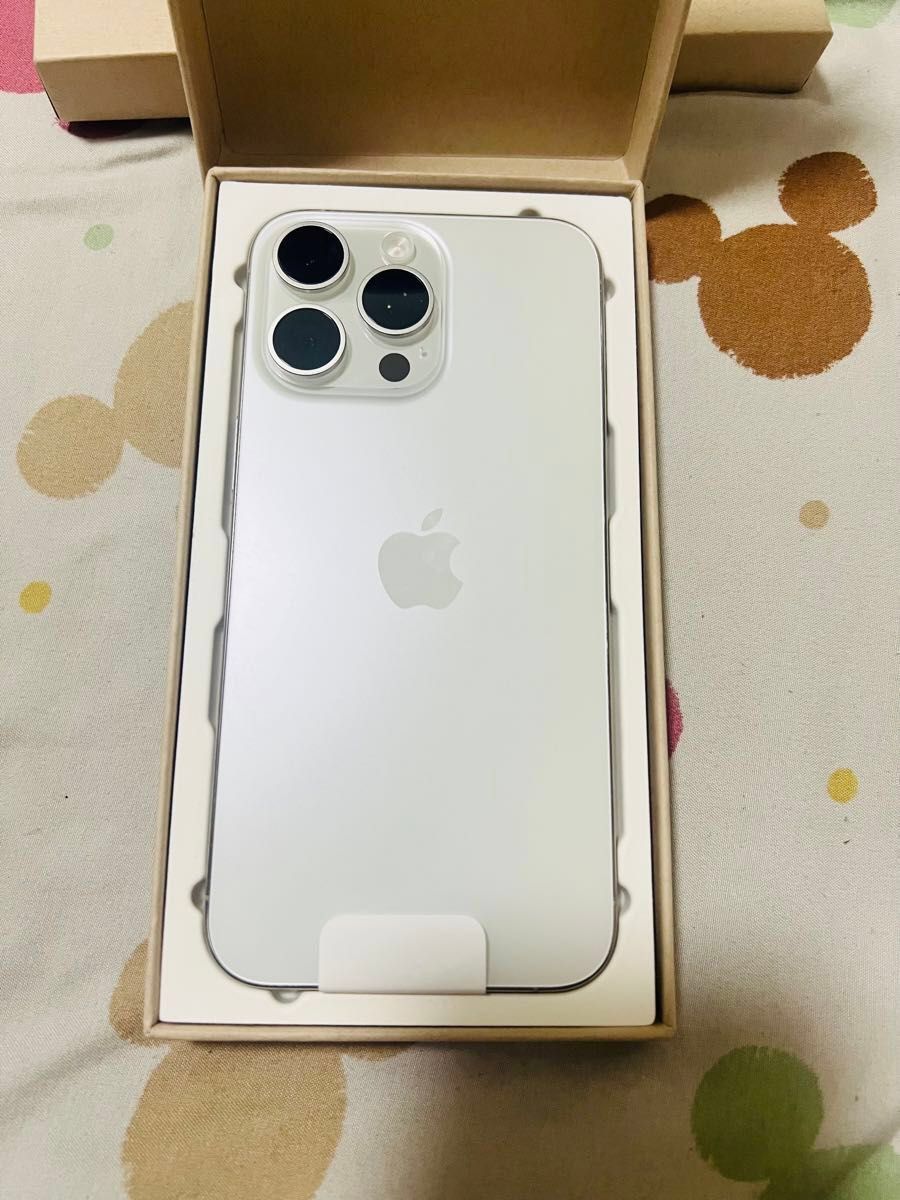 Apple iPhone 15 128GBホワイト 本体 バッテリー容量100% Amazon.com