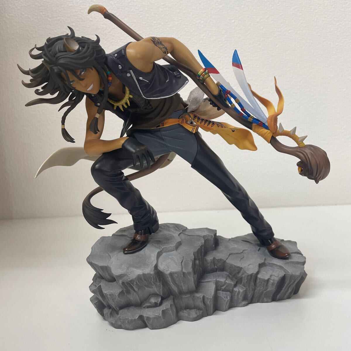 ツイステ レオナ・キングスカラー フィギュア Amazon.co.jp