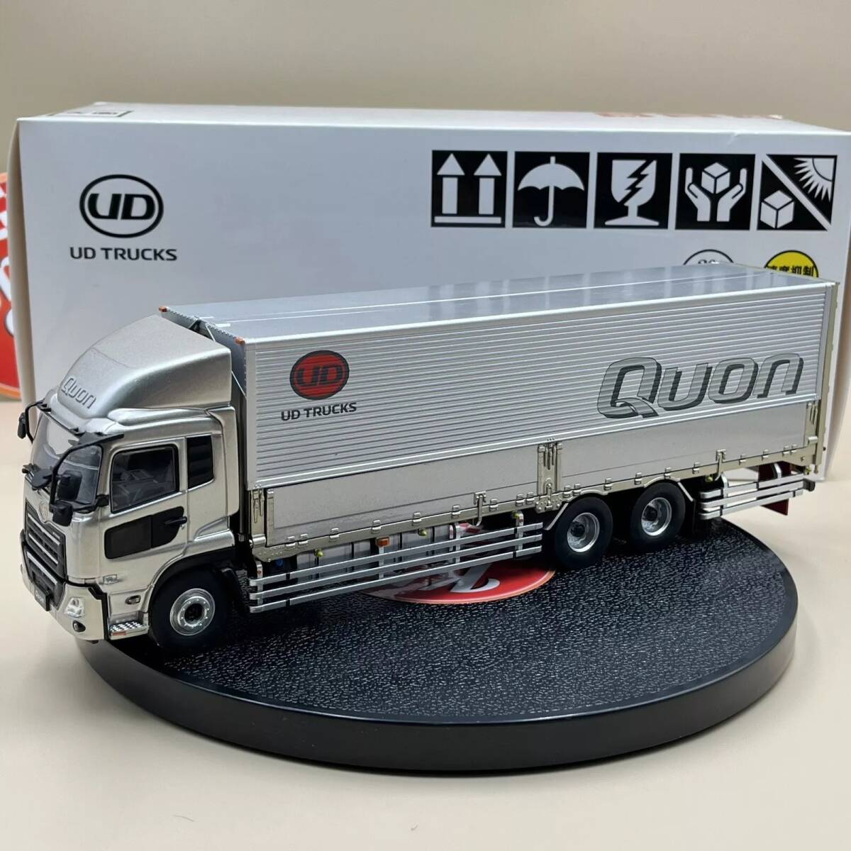 UDトラックス 1/43 Quon トラック シルバー Kyosho Original 1/43 UD