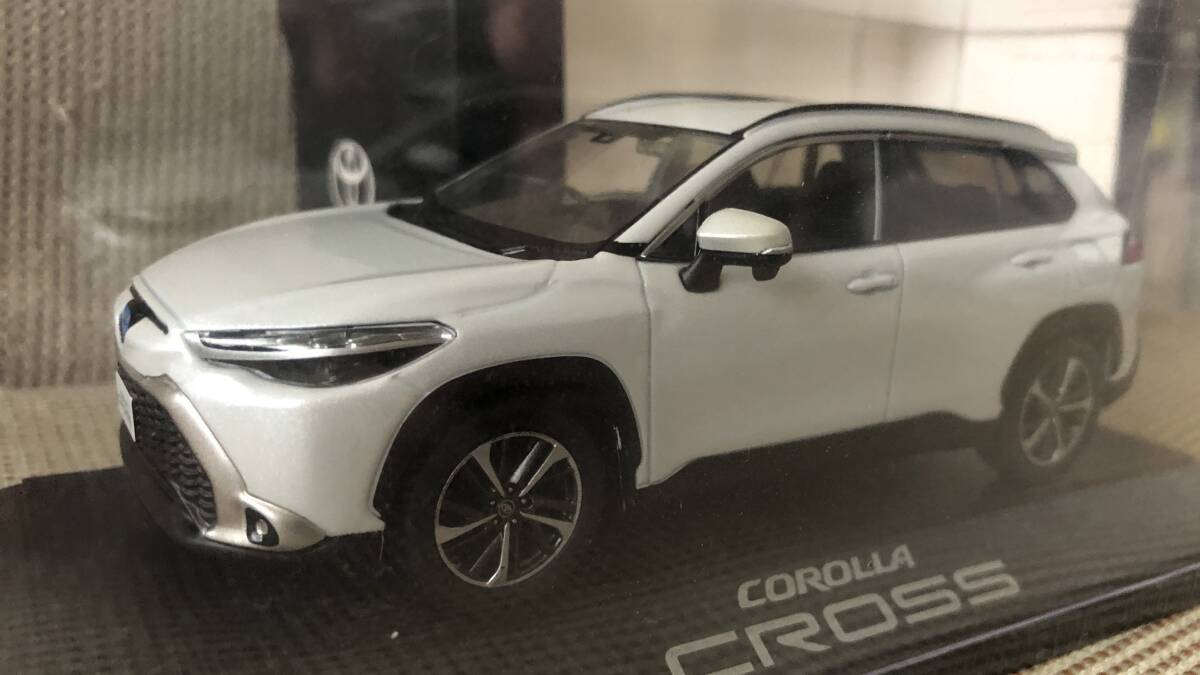 ☆トヨタ カローラクロス カラーサンプルミニカー1/30 パールホワイト