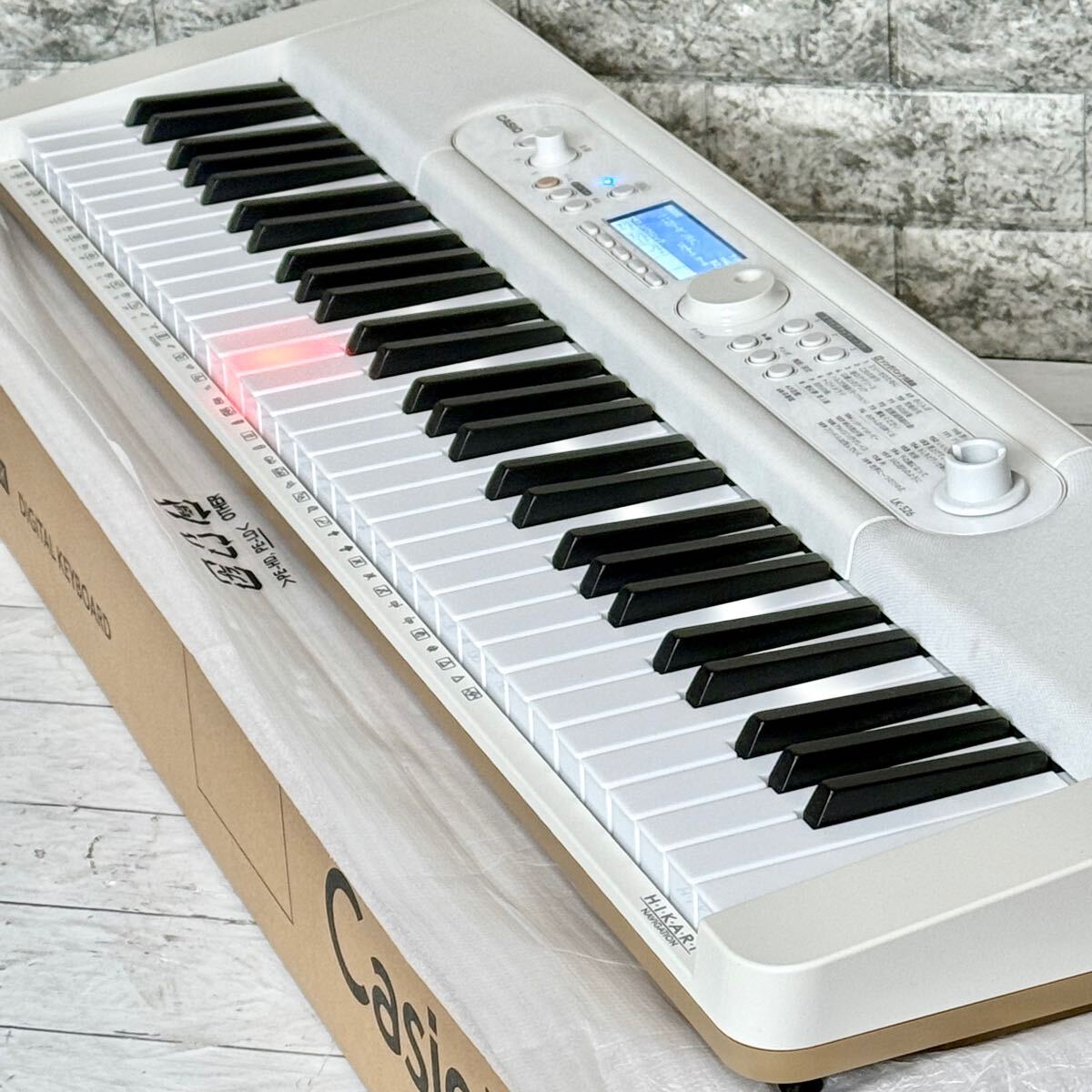 送料無料 CASIO 光ナビゲーション搭載電子キーボード LK-526｜Yahoo