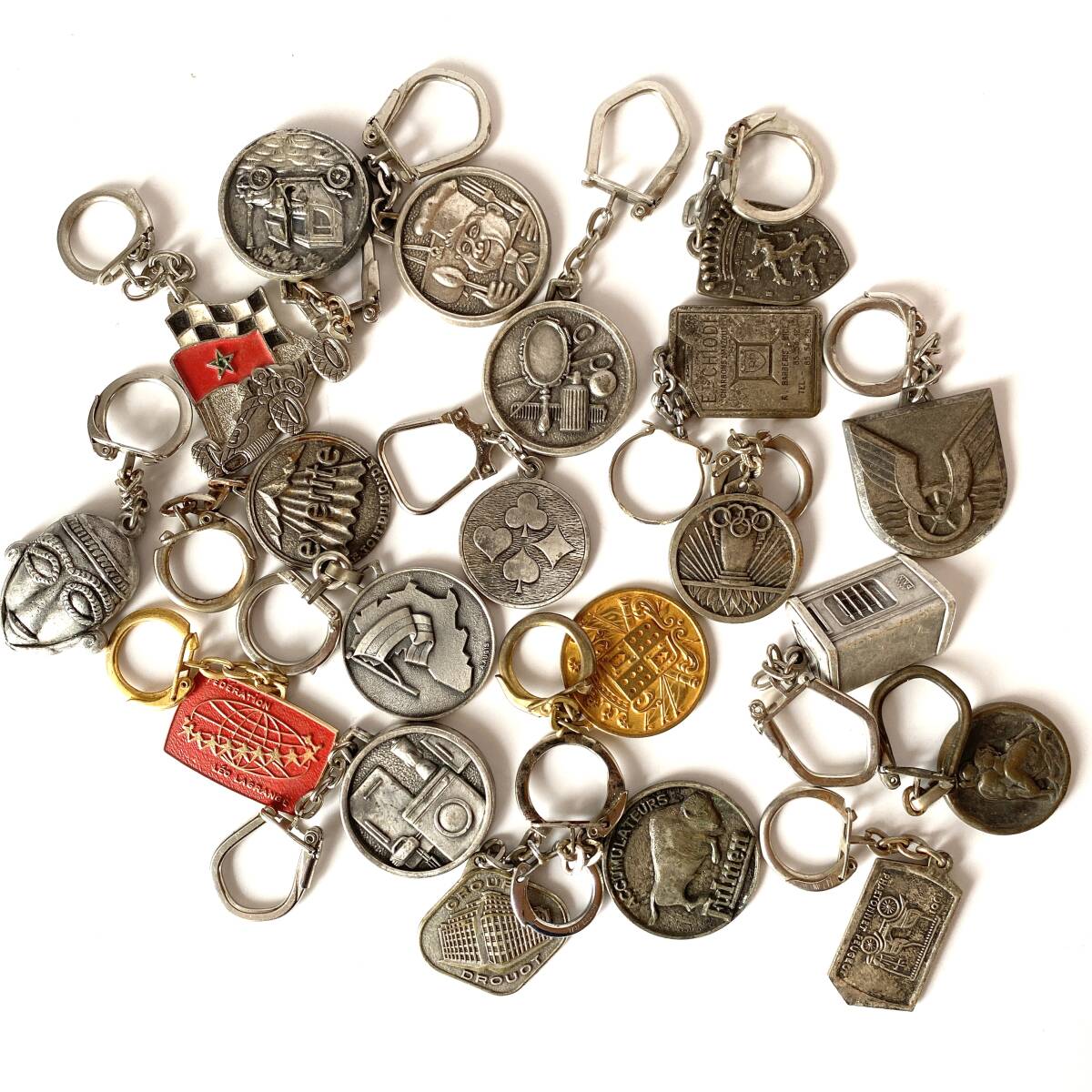 100個！フランス ヴィンテージ キーホルダー 金属製 メタル まとめ売り D4