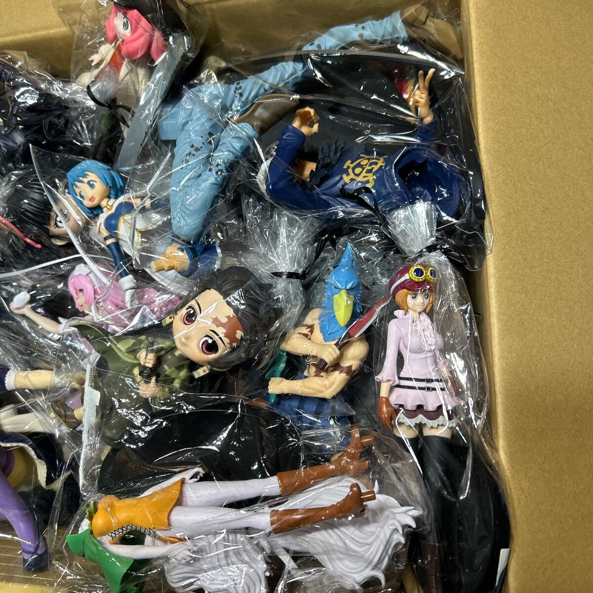 1円スタート 未開封品 フィギュアまとめ ワンピース/鬼滅 他 計22体 R140