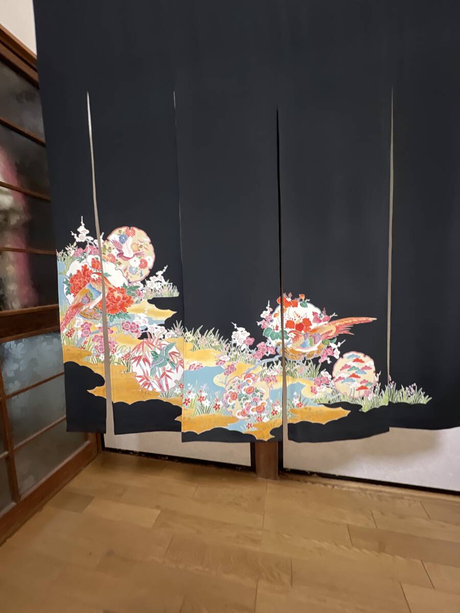 横~122 丈~126 のれん~着物リメイク 鳳凰 花柄 タペストリー 黒留袖