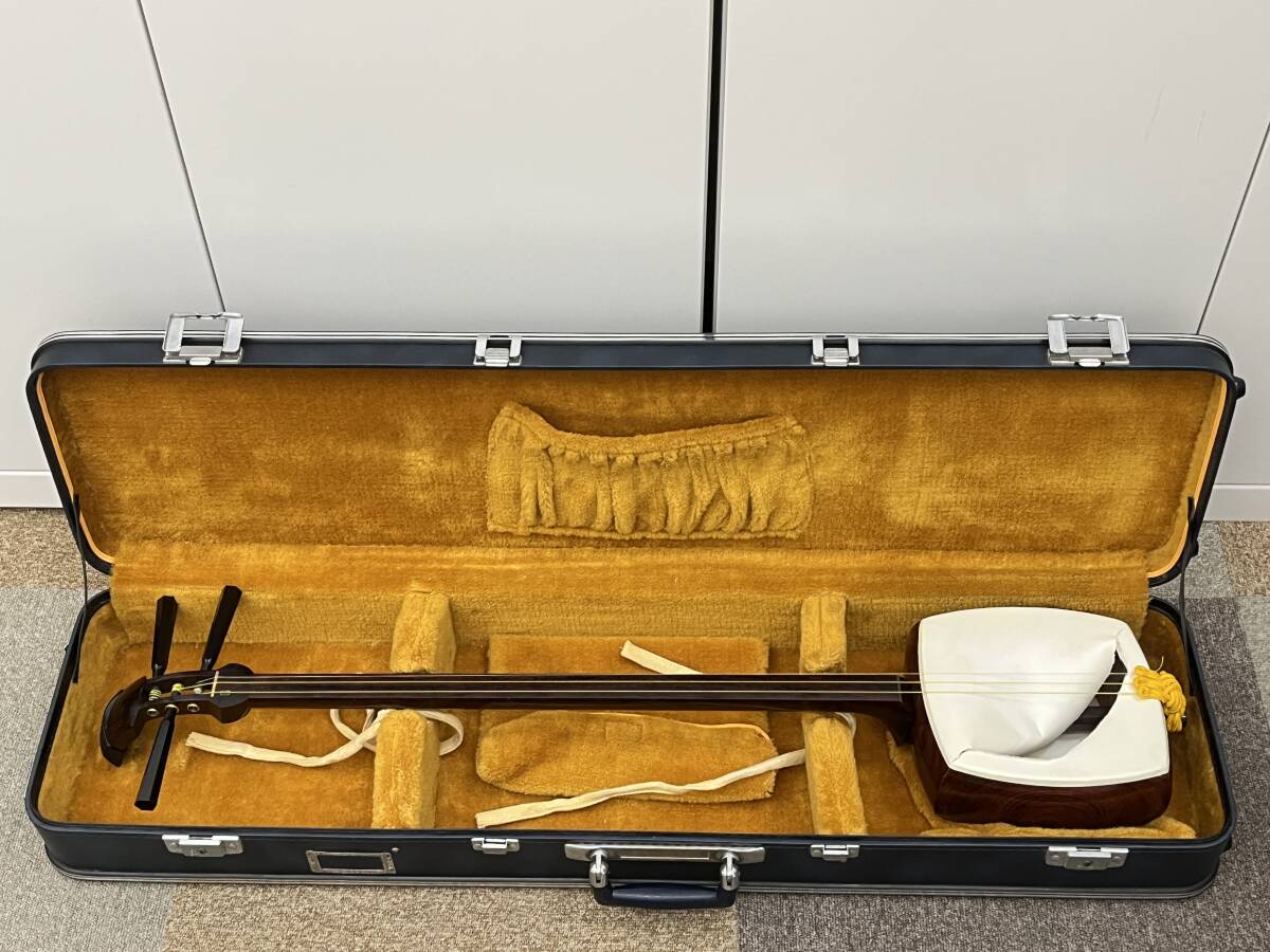 三味線トチ紅木子持綾杉胴金細東さわりハードケース付き 高級紅木
