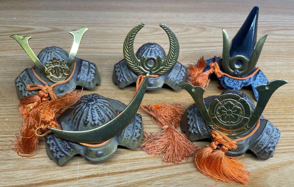 戦国武将のミニ兜 12個セット 直江兼続の「愛」の兜も！戦国武将の兜を