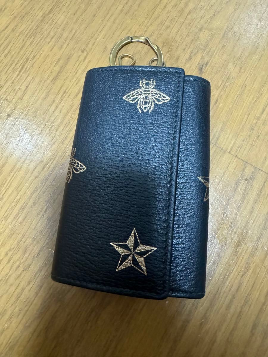 GUCCI レザーキーケース 蜂モチーフ 希少！GUCCI グッチ 黒 レザー 6連