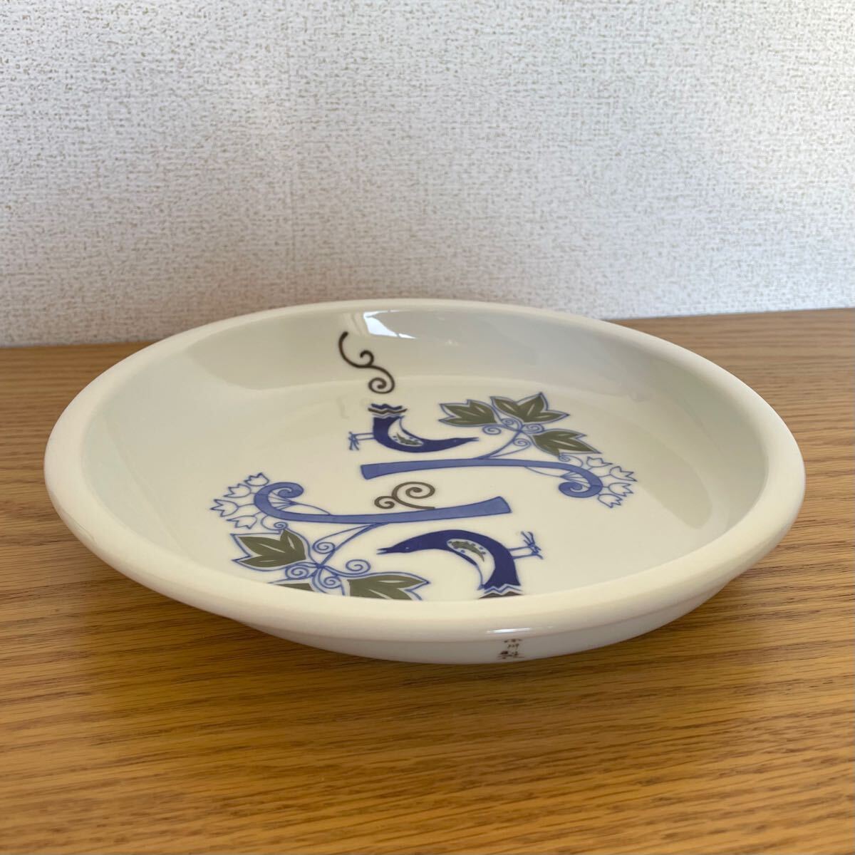 送料無料〉深川製磁 染錦手波鶴紋 飛翔 三段重 重箱