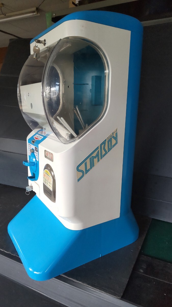 ガチャガチャ本体 中古品 スリムボーイ台座付き 全塗装リメイク