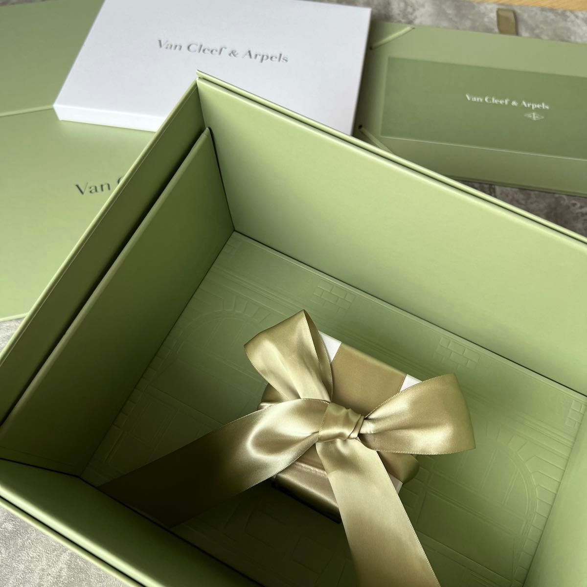 Van Cleef & Arpel ヴァンクリーフ&アーペル ギフトボックス ケース