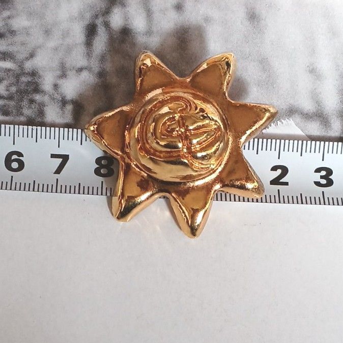 Christian Lacroix クリスチャンラクロワ 太陽 ブローチ サン 刻印