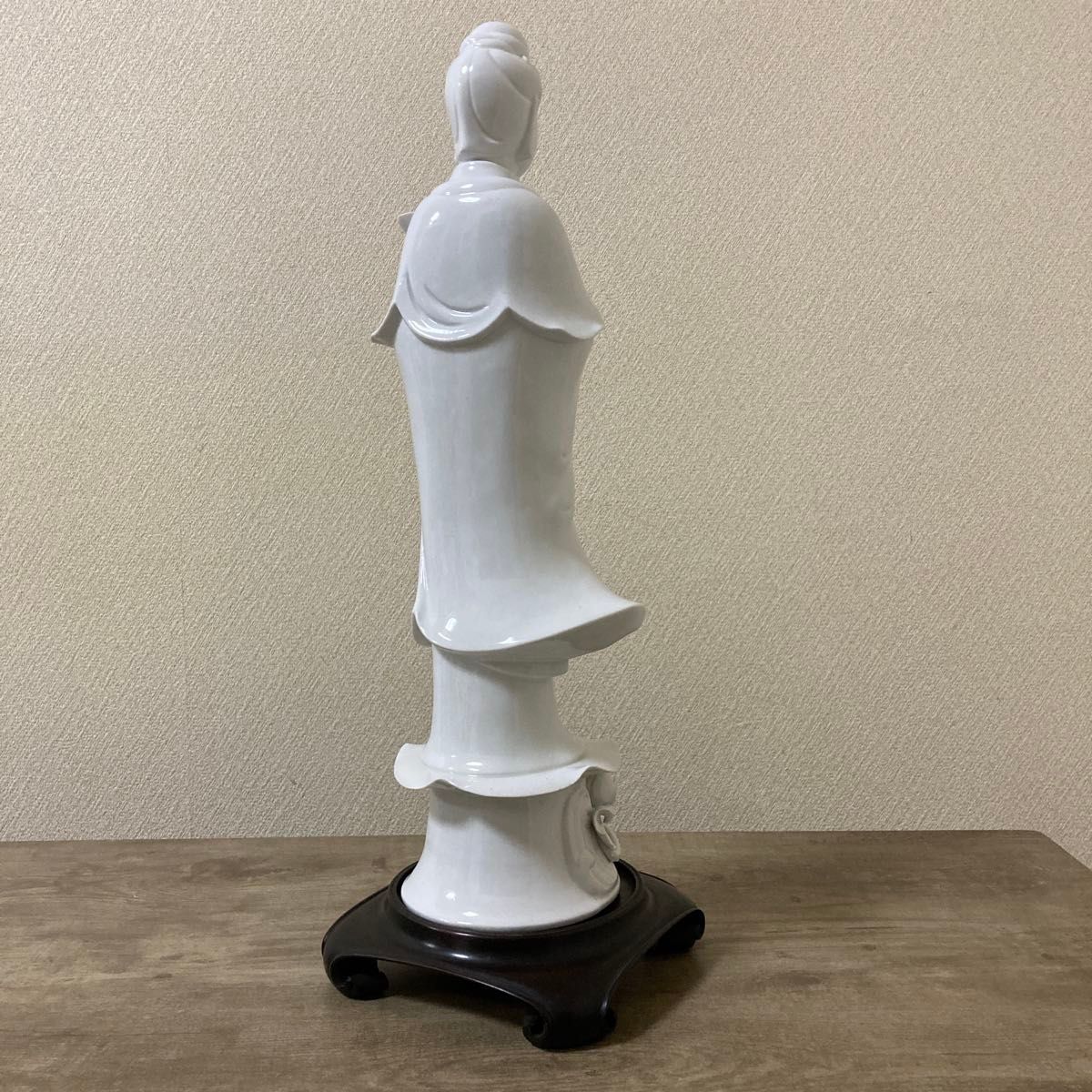 中国美術白磁蓮上観音立像唐木台付置物仏像〈検徳化窯観音菩薩青磁