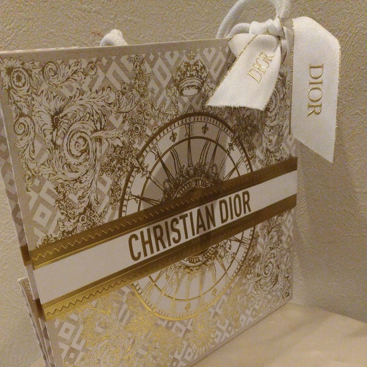超美品 Dior 2024年クリスマス限定 箱 紙袋 星のチャーム付 Dior 2024