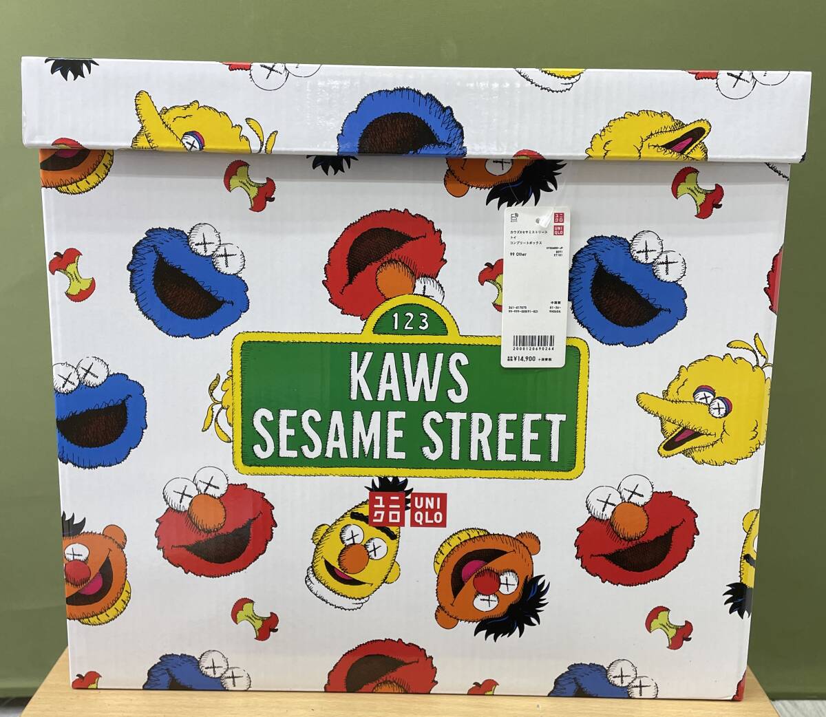 KAWS x SESAME STREET コンプリートボックスタグ付き