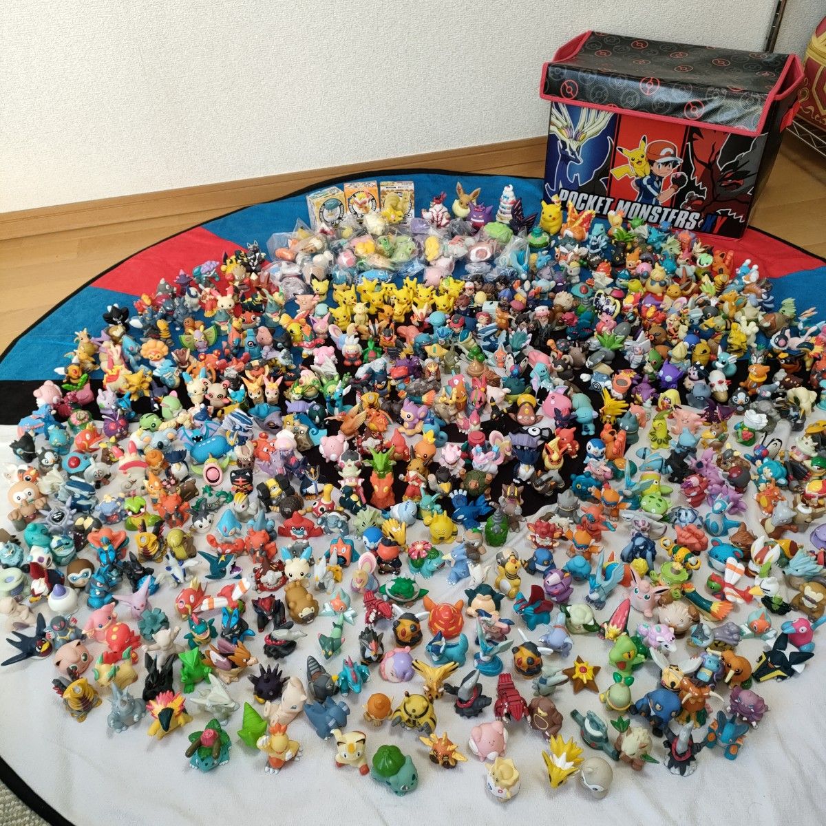 指人形 ポケットモンスター ポケモン指人形大量 600個前後 ケース付き