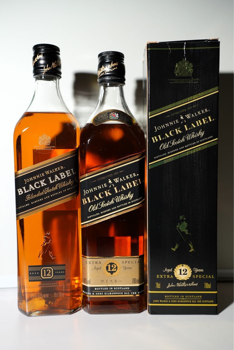 ジョニーウォーカー12年ブラックラベル 右向き+左向き旧ボトル 飲み