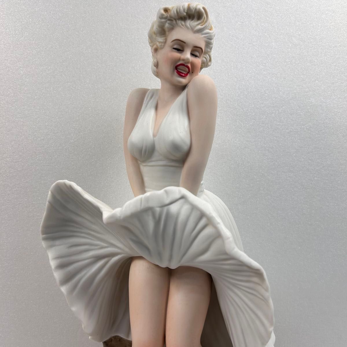 ウイスキー マリリンモンロー 七年目の浮気 陶器ボトル バーボン 容量