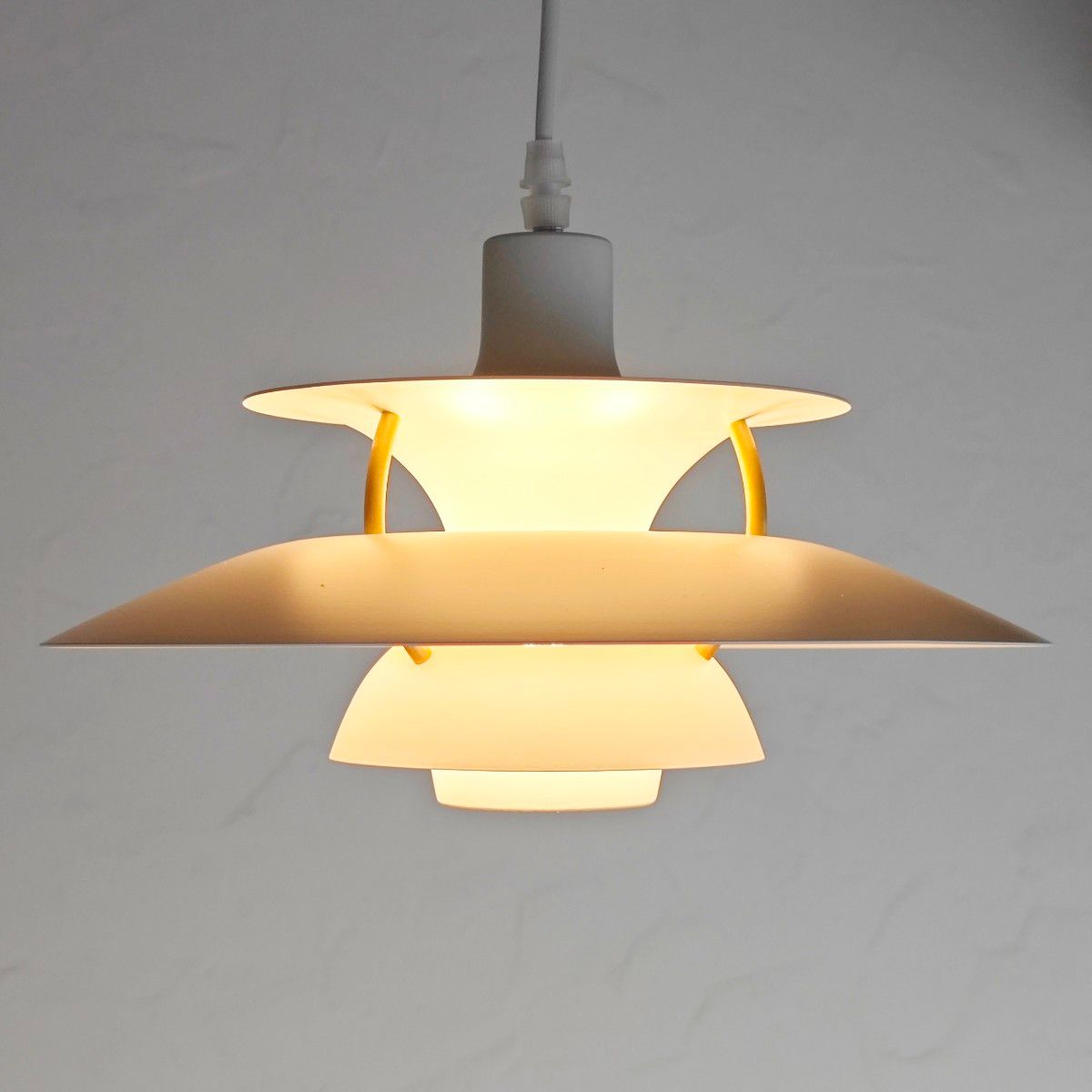 ルイスポールセンPH5リプロダクトホワイト ピンク50cm