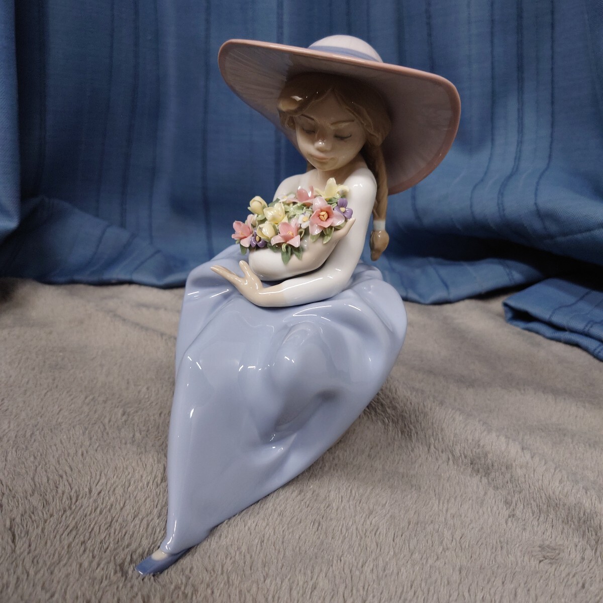 リヤドロ LLADRO 花の香りにつつまれて 置物 オブジェ 磁器 花の香りに