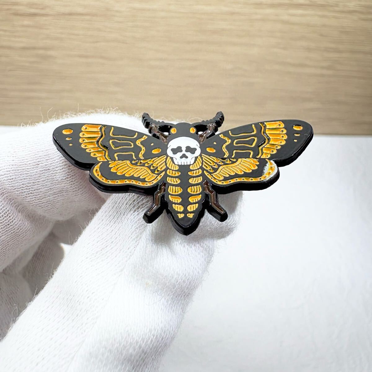 ピンバッジ】羊たちの沈黙 メンガタスズメ ドクロ 蛾 虫 ホラー 映画