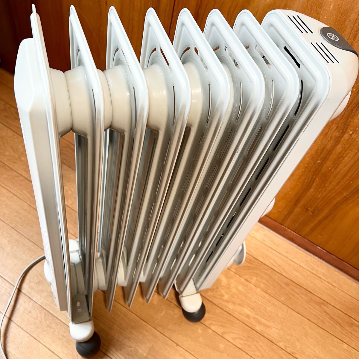 送料無料 美品 De'Longhi デロンギ オイルヒーター HJ0812 1200W 最大