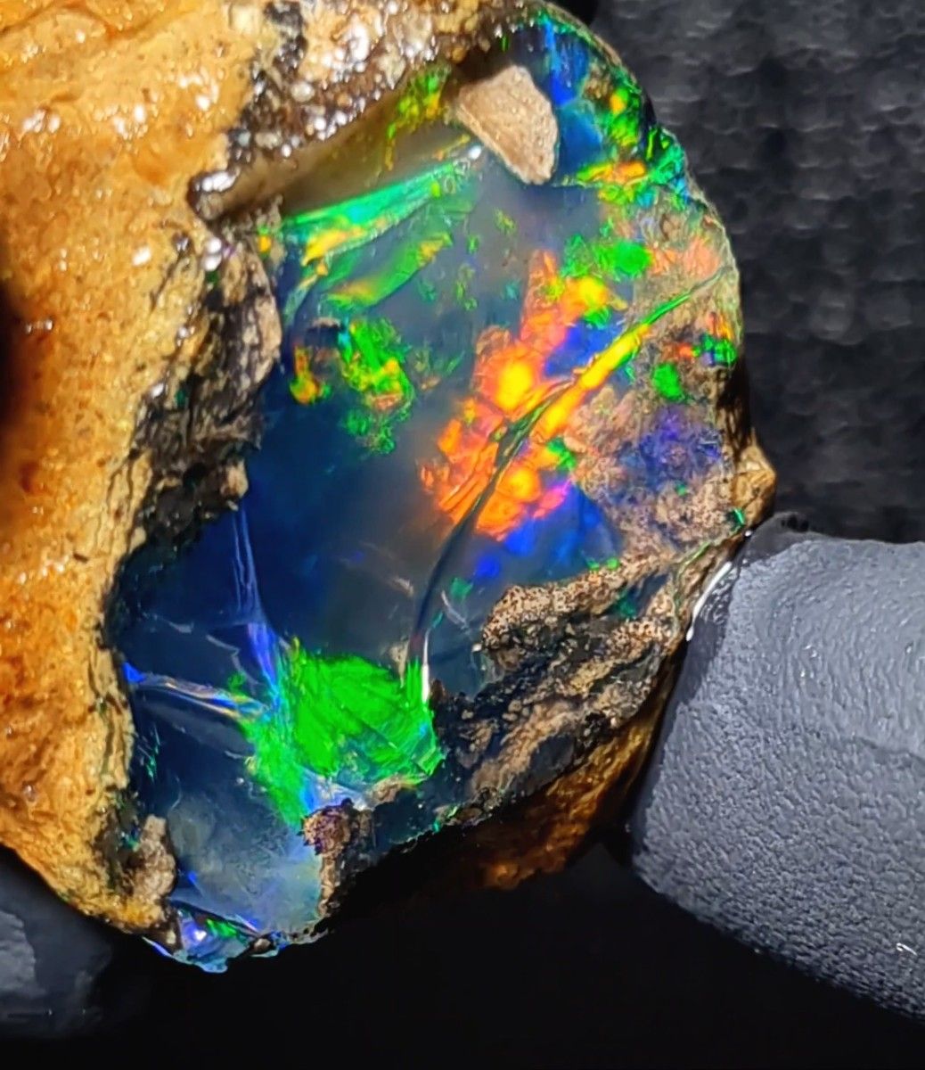 エチオピアウェロ産 チョークオパール 原石 鉱物標本 虹 エチオピア