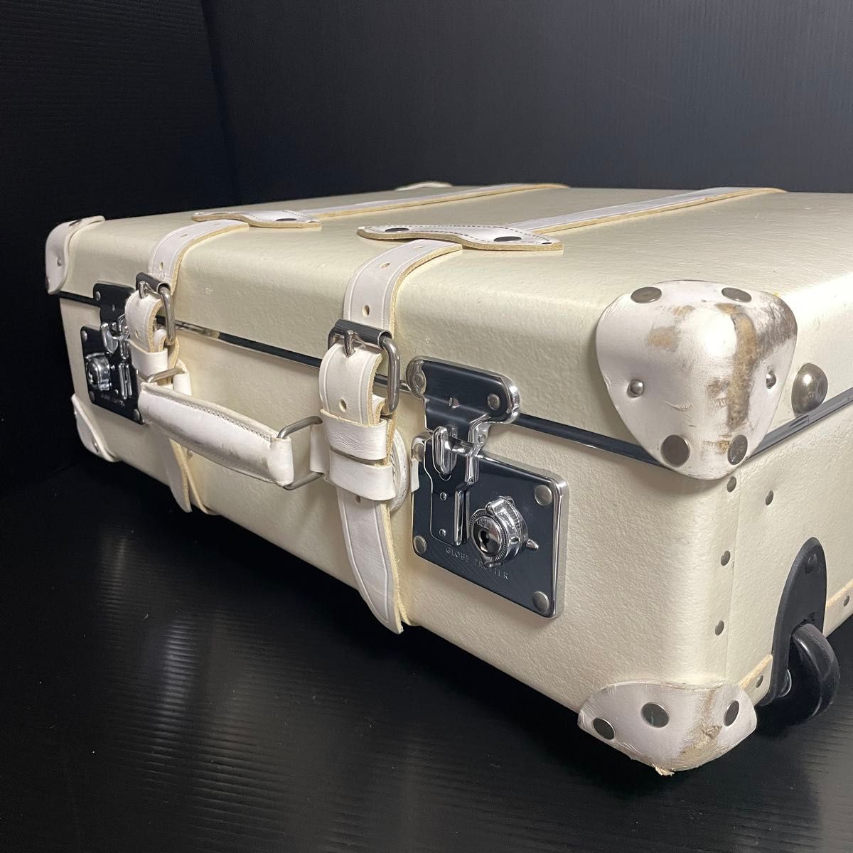 激レア GLOBE-TROTTER グローブトロッター ホワイトスター 冬限定 2輪