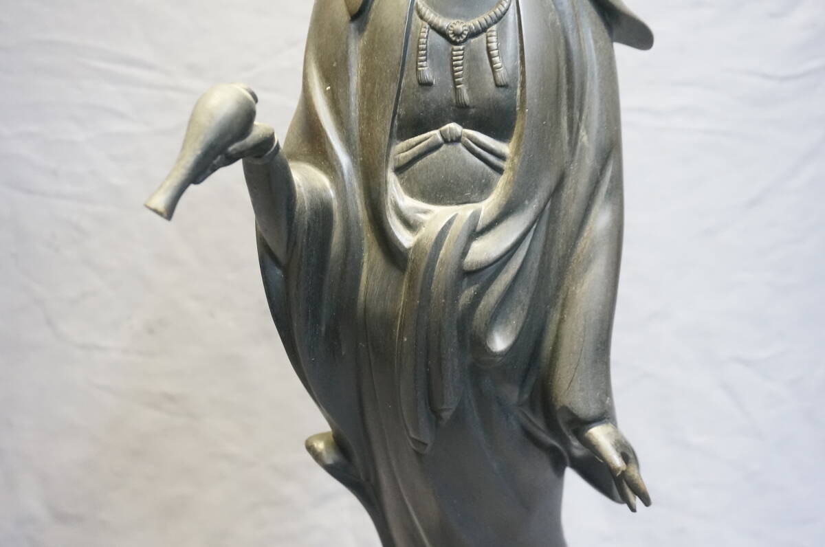 高岡銅器 【岩上白衣観音（立像）】 銅製:岩上白衣観世音菩薩座像