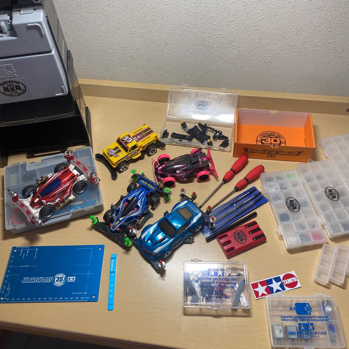 ミニ四駆 引退 ミニ四駆 引退セット グレードアップパーツ100点超え 定価